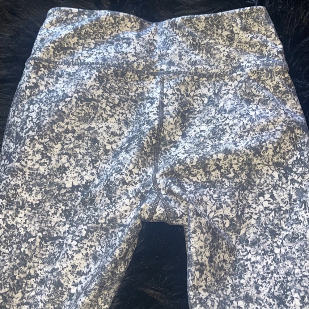 Workout leggings size small